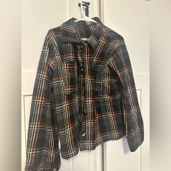 EUC LIKE LOVE PLAID BUTTON DOWN SHACKET WITH 2 FRONT POCKETS - Picture 3 of 5